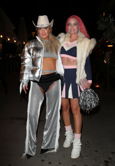 HALLOWEEN: Hedda Skoug og Marte Krogh. Førstnevnte har sydd kostymet sitt selv. Foto: Andreas Fadum / Se og Hør HALLOWEEN: Hedda Skoug og Marte Krogh. Førstnevnte har sydd kostymet sitt selv. Foto: Andreas Fadum / Se og Hør